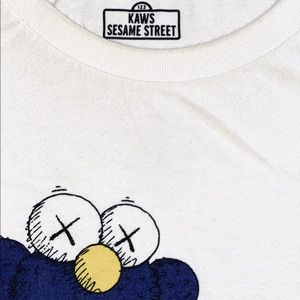 KAWs x Uniqlo Collab Tee. XL
